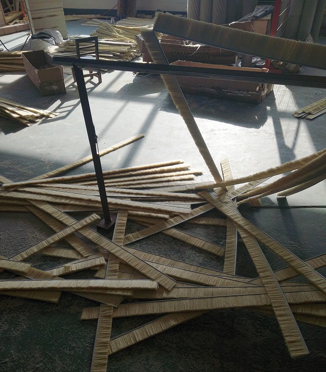 劍麻毛刷現(xiàn)場(chǎng)機(jī)械加工